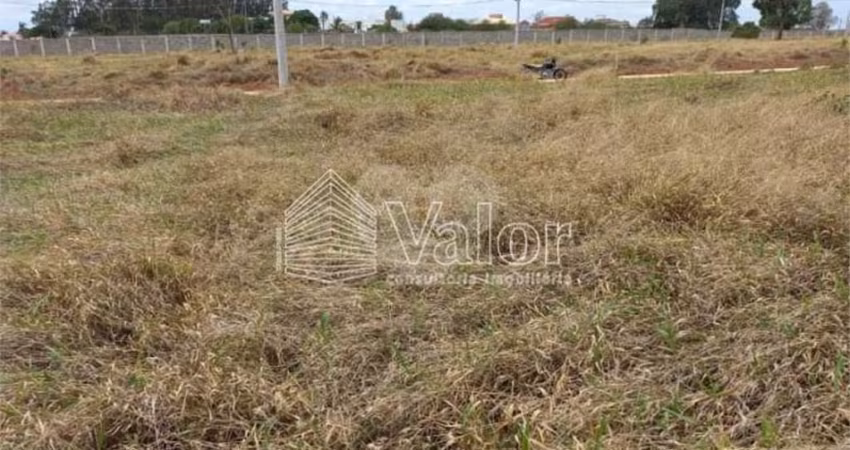 Terreno plano no Condomínio Villeneuve, com 250,00 m² de área total.