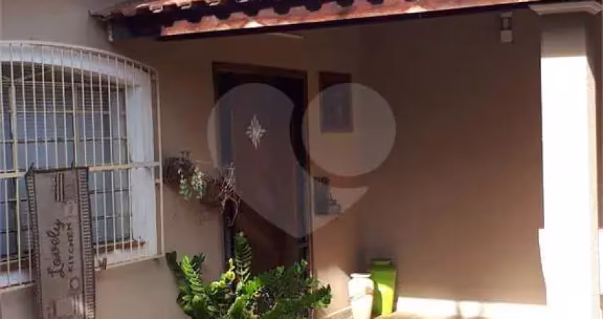 Casa á venda com 3 dormitórios