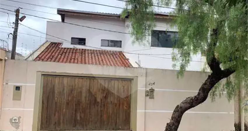Casa térrea no Jardim Bandeirantes.