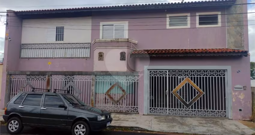 Sobrado com 3 suítes.