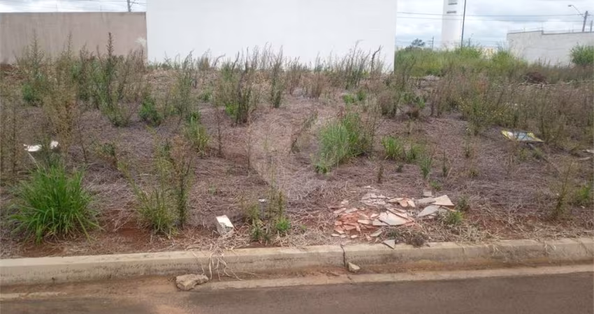 Lote no Jardim do Bosque, aceita financiamento ou aquisição de terreno e construção .