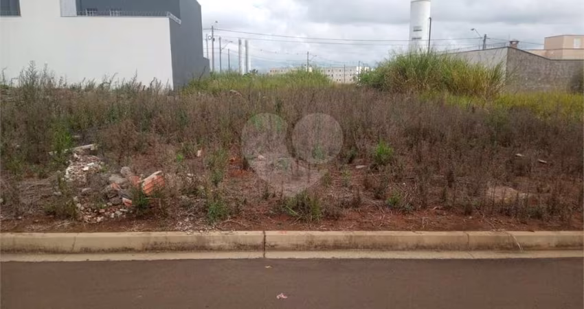 Lote no Jardim do Bosque, aceita financiamento ou aquisição de terreno e construção .