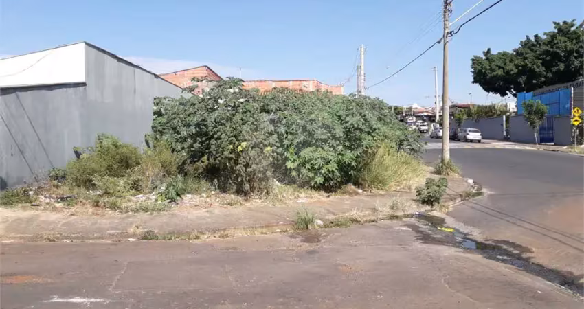 Terreno à venda na Avenida Arnoldo Almeida Pires, Cidade Aracy, São Carlos