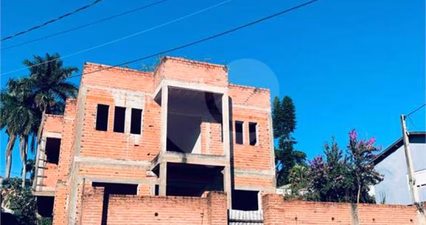 Imóvel em construção bem localizado