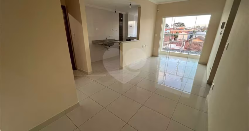 Apartamento no Condomínio Residencial Clarice.