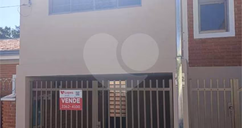 Sobrado para venda.