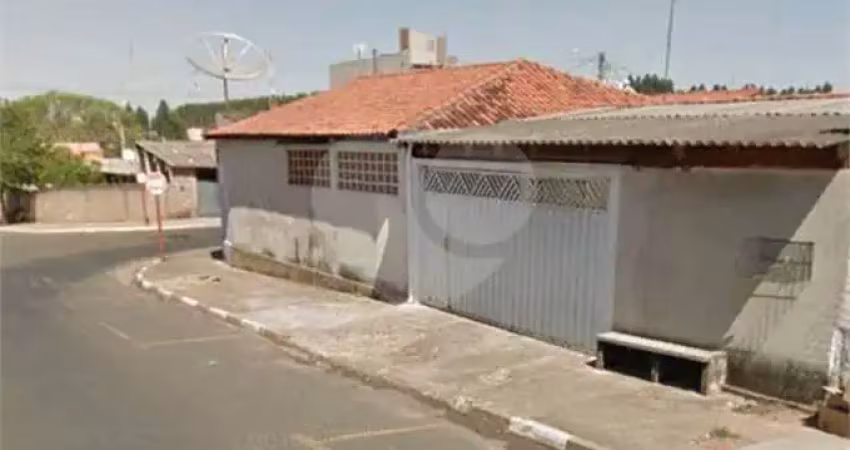 Casa à venda com 3 quartos, sendo 2 suítes,  no centro, ibaté - sp