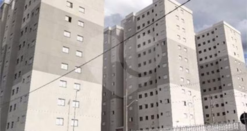 Apartamento no Condomínio Parque dos Manacás.