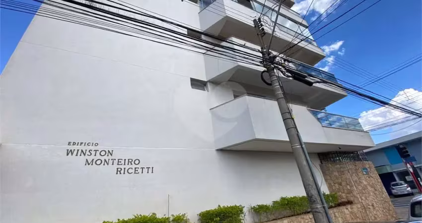 Apartamento a venda no Ed. Winston Monteiro Ricetti.