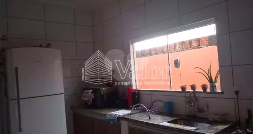 Casa Térrea com 3 dormitórios, sendo 1 suíte.