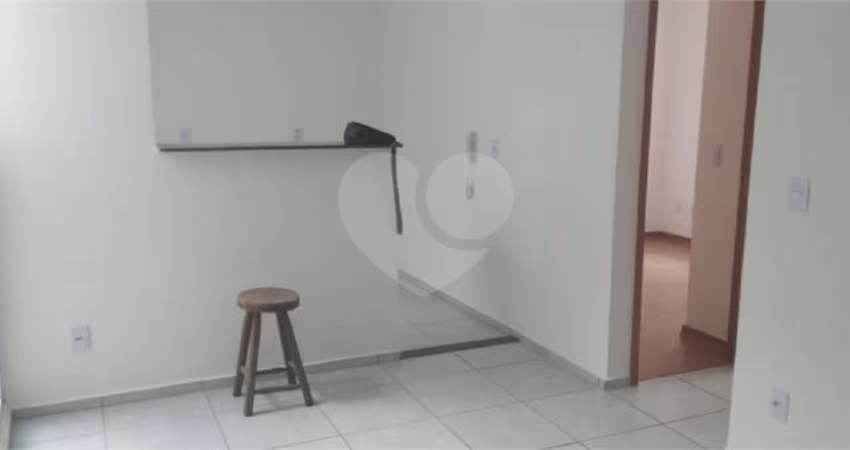 Apartamento no Condomínio Monte Stella.