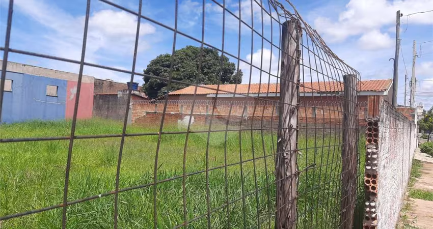 Terreno a venda no Chácara Parque Club.