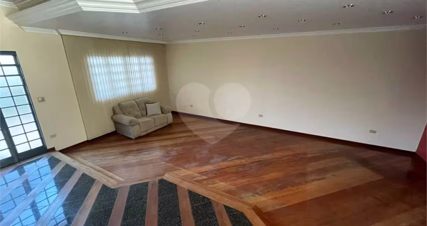 Excelente casa no Parque Santa Marta.