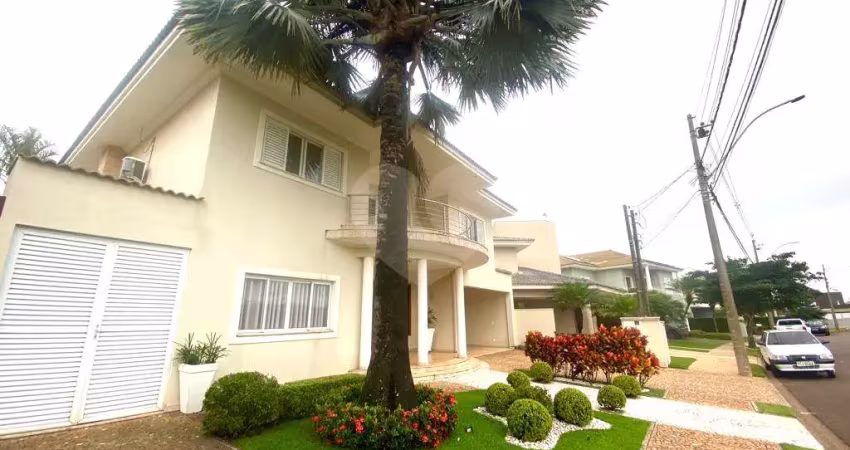 Casa alto padrão padrão no condomínio Damha l