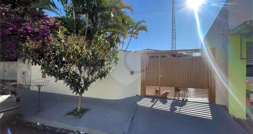 Casa térrea disponível para venda no Jardim Bandeirantes