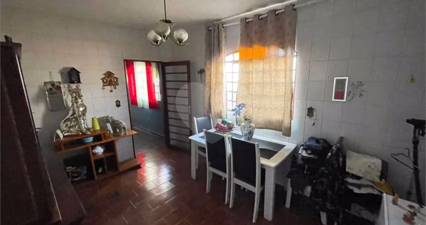 Duas casas para venda no mesmo terreno na Vila Celina