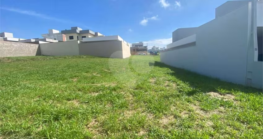 Lote no Condomínio Village Damha IV