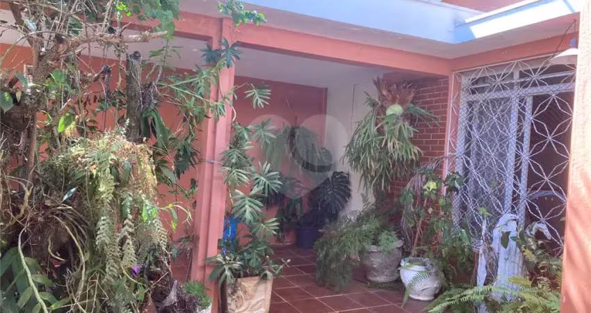 Vende-se excelente casa próxima ao Centro