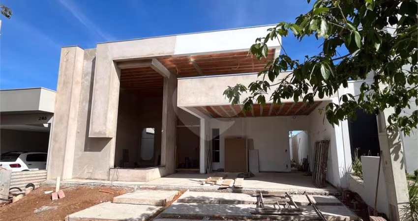 Casa no Condomínio Village Damha IV