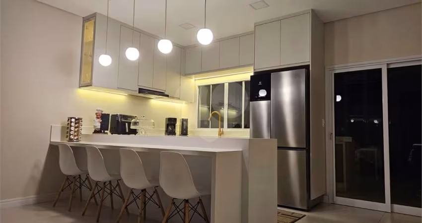 Casa à Venda no Arcoville - Completa e Confortável