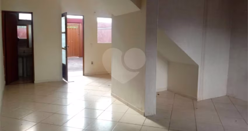 Sobrado com 3 Dormitórios.