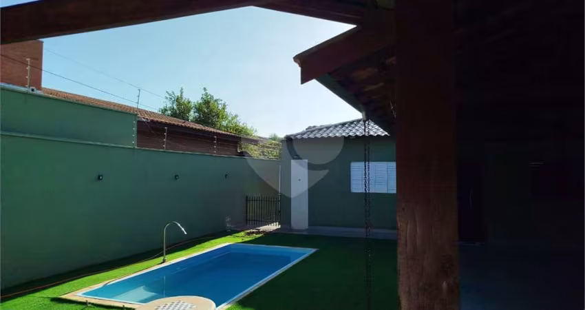 Casa à Venda de 3 dormitórios em São Carlos, no bairro Jardim Santa Elisa