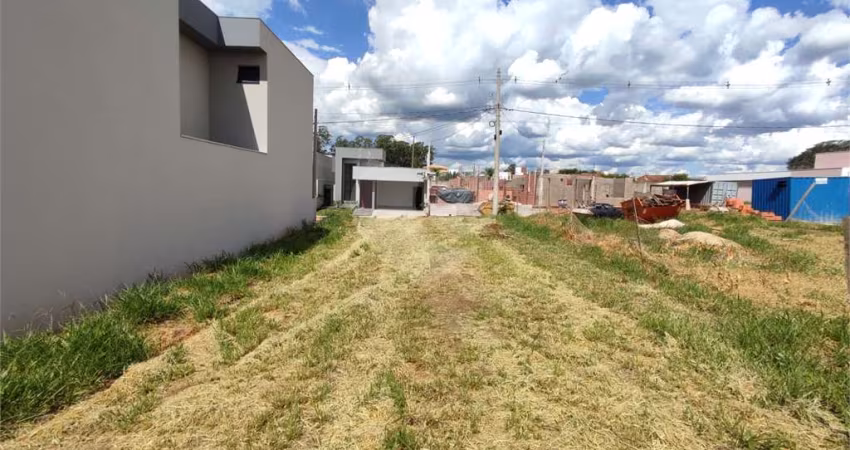 Lote à Venda em São Carlos, no Condomínio Villeneuve I