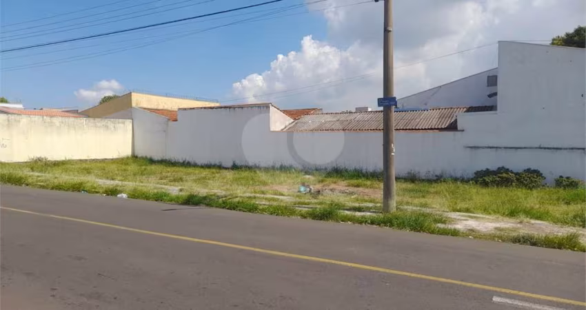 Terreno plano com boa localização no  Cruzeiro do Sul .