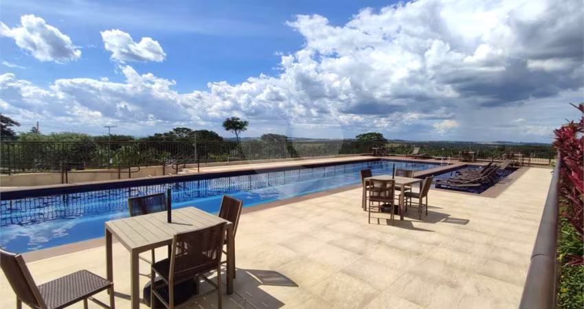 Lote à Venda em São Carlos, no Condomínio Villeneuve I
