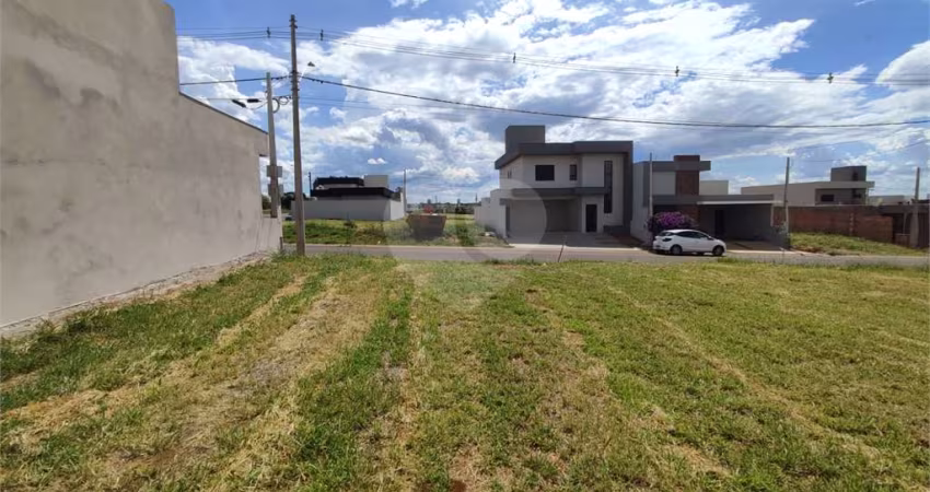 Lote à Venda em São Carlos, no Condomínio Villeneuve I
