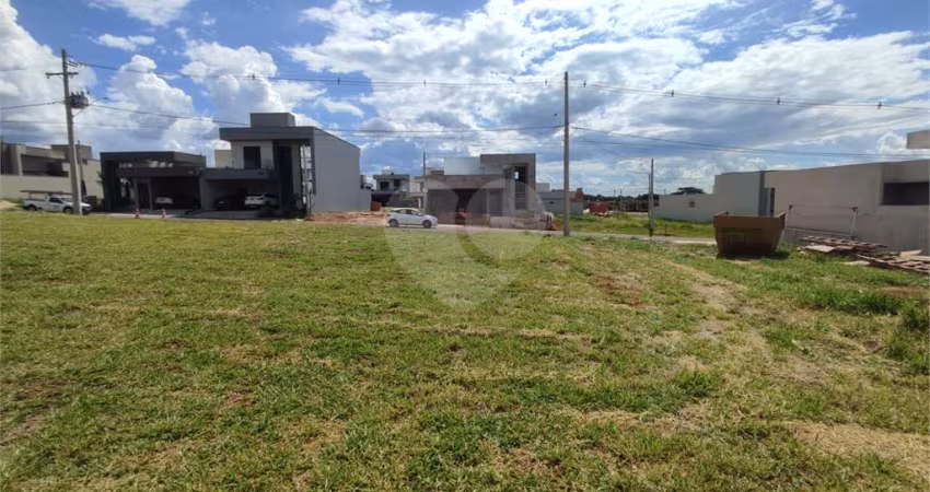 Lote à Venda em São Carlos, no Condomínio Villeneuve I