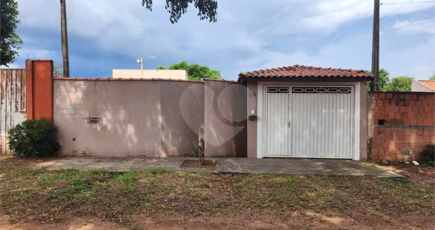 Casa à Venda - Estância Lagoa Dourada, Brotas-SP