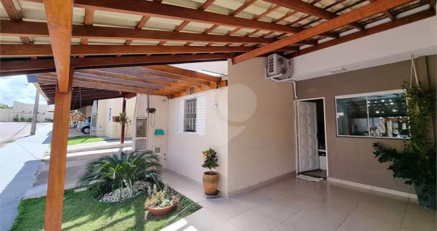 Casa no   Condomínio Flamboyant II a venda .