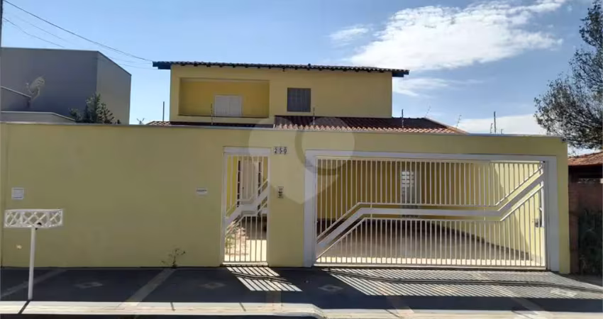 Casa à venda com 3 quartos, sendo 1 suíte,  em parque santa marta, são carlos - sp