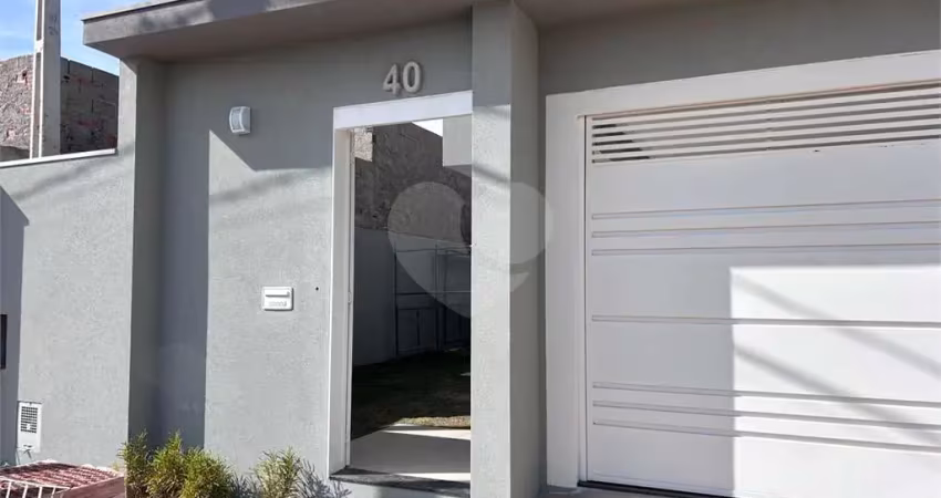 Casa aconchegante com 3 quartos, sendo 1 suíte á venda