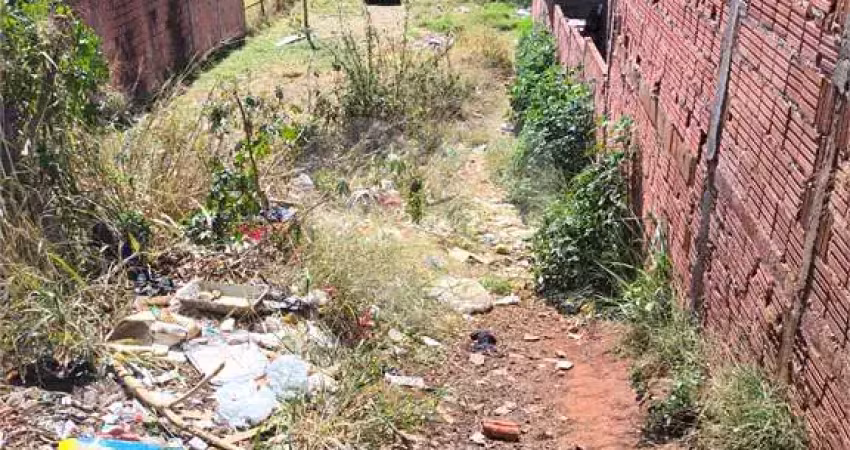 Terreno à venda na Rua José Lotumulo, Cidade Aracy, São Carlos