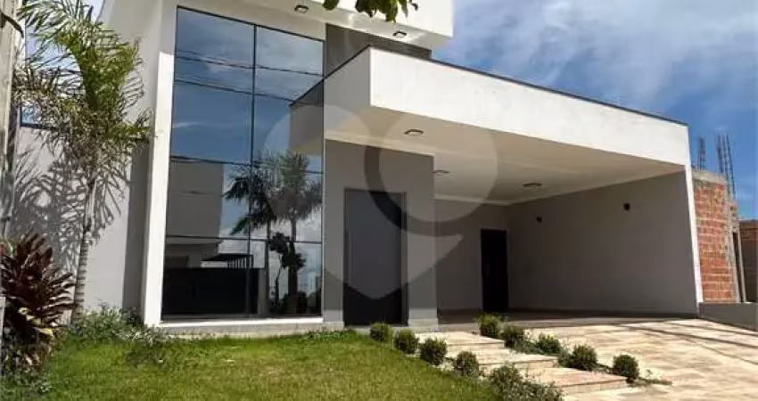 Casa  à venda com 3 quartos, sendo 1 suíte,  no condomínio terra dos buritis, ibaté - sp