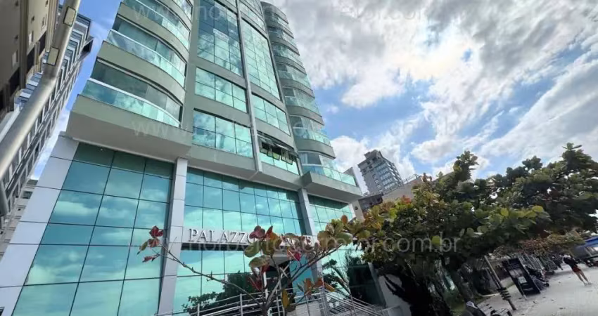 Apartamento à venda na Rua 207, 2, Meia Praia, Itapema