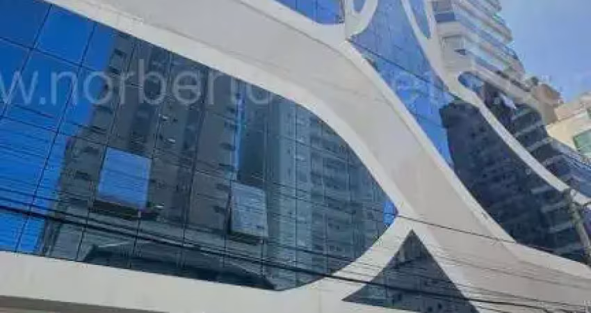 Apartamento à venda na Rua 220, 348, Meia Praia, Itapema