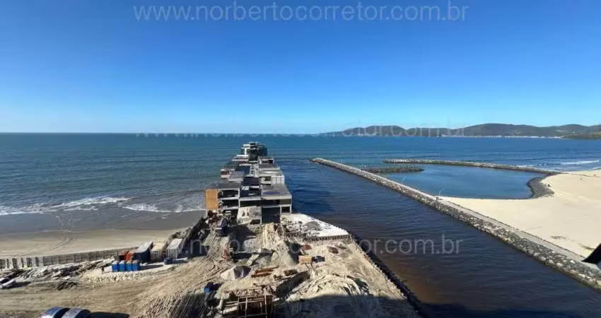 Apartamento à venda na Rua 321, 20, Meia Praia, Itapema