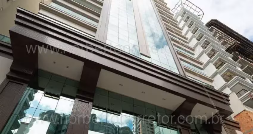 Apartamento à venda na Rua 317, 110, Meia Praia, Itapema