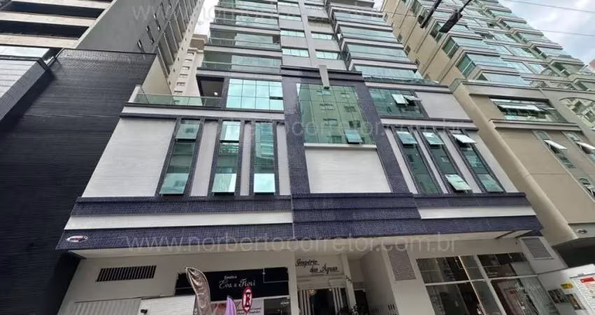 Apartamento à venda na Rua 207, 335, Meia Praia, Itapema