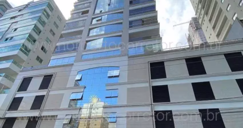Apartamento à venda na Rua 302, 68, Meia Praia, Itapema