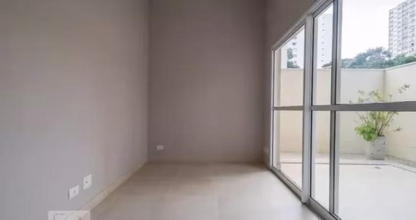 Apartamento térreo com 1 dormitório e 1 garagem