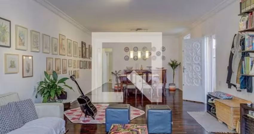 Casa à venda com 211m², 3 quartos e 2 vagas 3 quartos