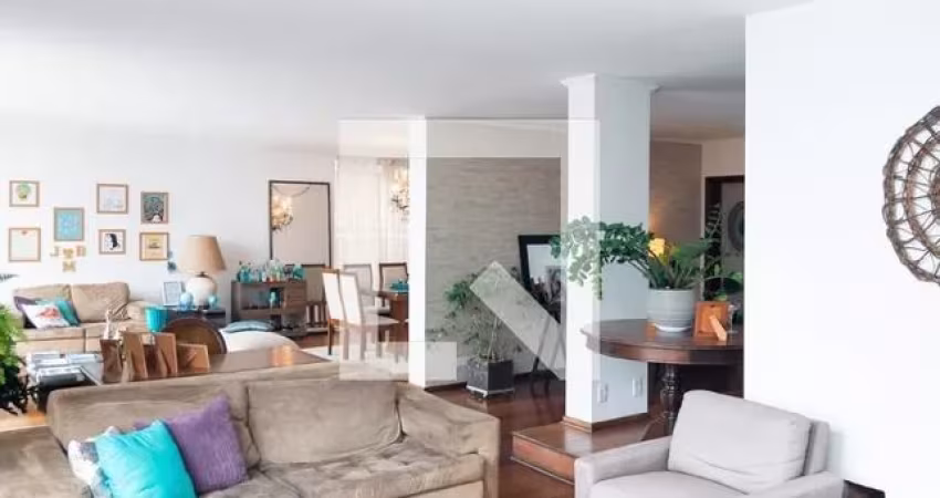Casa à venda com 690m², 4 quartos e 4 vagas