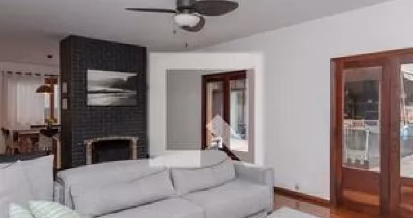 Casa à venda com 359m², 4 quartos e 4 vagas