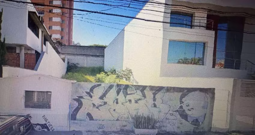 Terreno jardim têxtil raridade limpo entre imóveis alto padrão local nobre