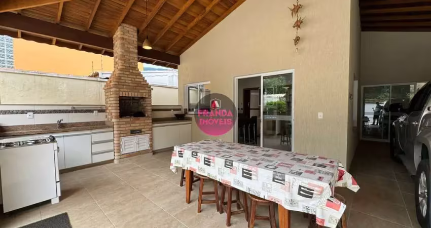 Maravilhosa Casa à Venda no Bairro Perequê-Açu - Um Paraíso à Sua Espera!
