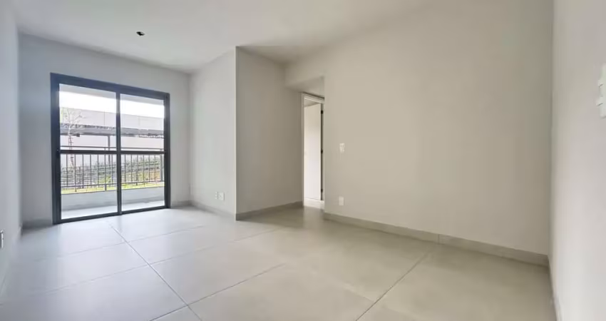 Apto no centro, Terréo e de 2 Dormitórios, c/ sacada com churrasqueira - à venda, Londrina, PR